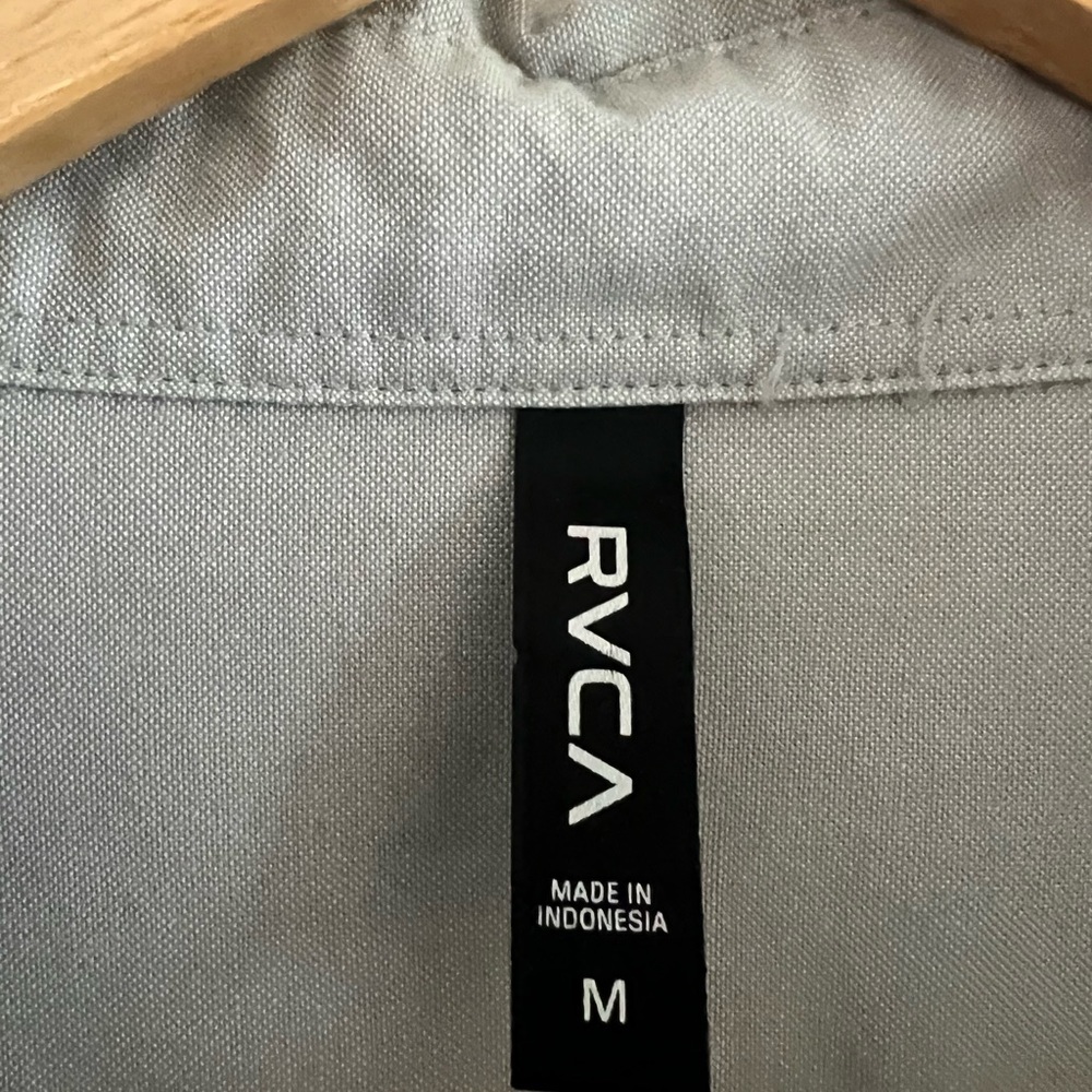 RVCA Gray button down casual / dress shirt - Medium - Picture 7 of 10